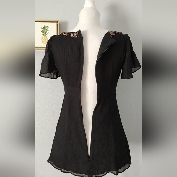 Nanette Lepore  top Blouse Black Size 2 Zipper Back Embellished Neck Good Condit - Picture 12 of 14